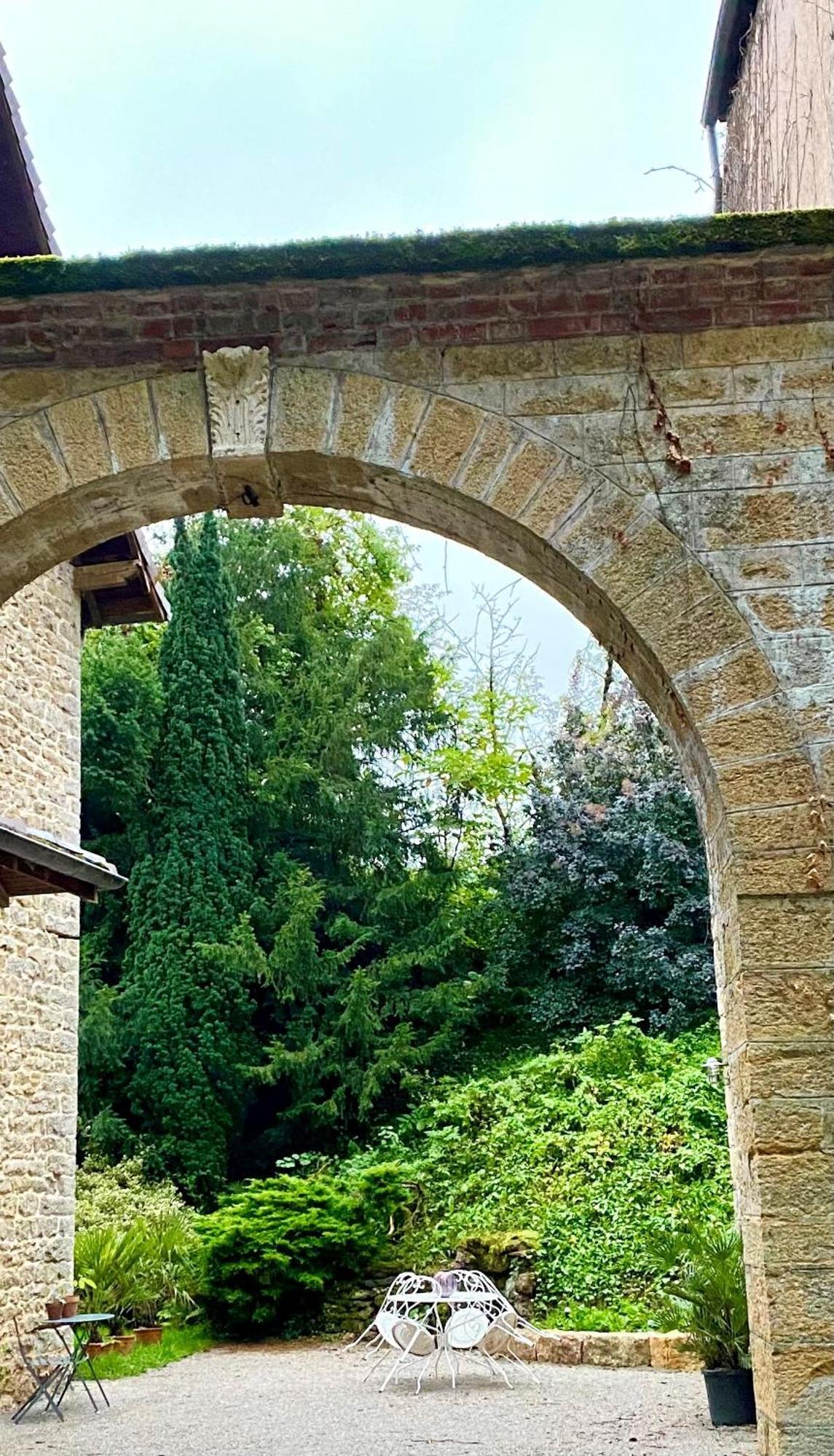 Bed and Breakfast Le Domaine De Moroges Экстерьер фото